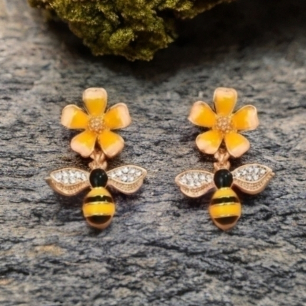 BETSEY JOHNSON BUSY BEE EARRINGS